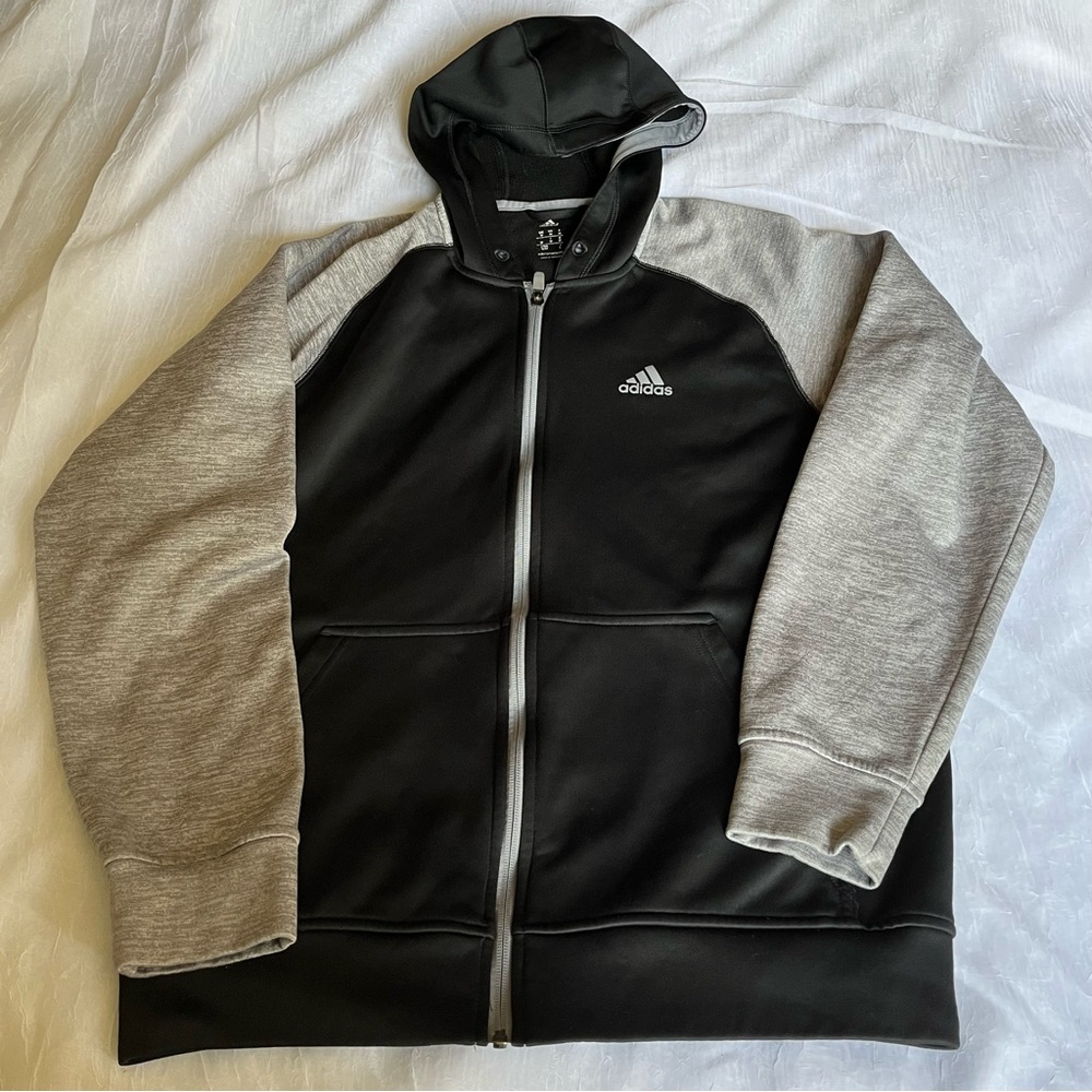 Adidas climawarm Athletic zip up sweater size Medium. LIKE NEW